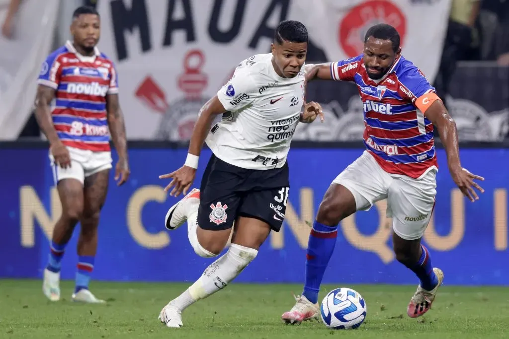 Wesley em ação contra o Fortaleza. (Photo by Alexandre Schneider/Getty Images)