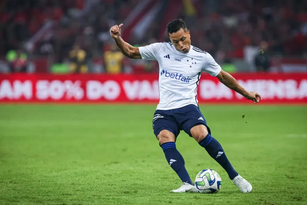 Marlon em ação pelo Cruzeiro (Foto: Maxi Franzoi/AGIF)
