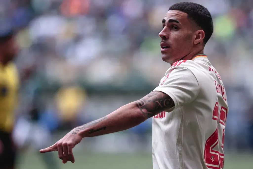 SP - Sao Paulo - 24/07/2022 - BRASILEIRO A 2022, PALMEIRAS X INTERNACIONAL - Gabriel jogador do Internacional durante partida contra o Palmeiras no estadio Arena Allianz Parque pelo campeonato Brasileiro A 2022. Foto: Ettore Chiereguini/AGIF