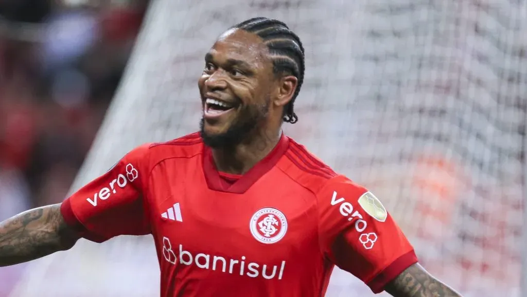 Luiz Adriano, do Internacional (Photo by Fernando Alves/Getty Images)