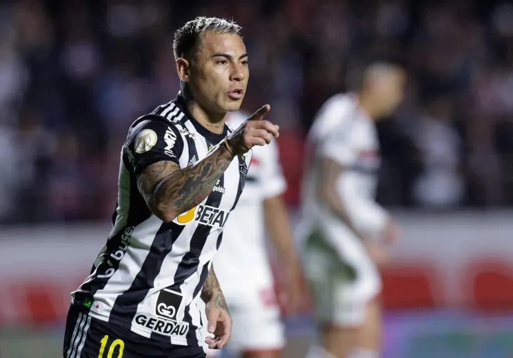 Eduardo Vargas celebrando gol pelo Atlético Mineiro. (Photo by Alexandre Schneider/Getty Images)