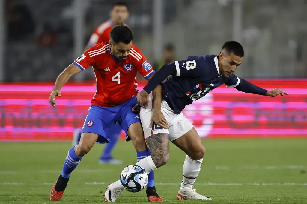 Matías Rojas em partida contra o Chile pelo Paraguai. (Photo by Marcelo Hernandez/Getty Images)
