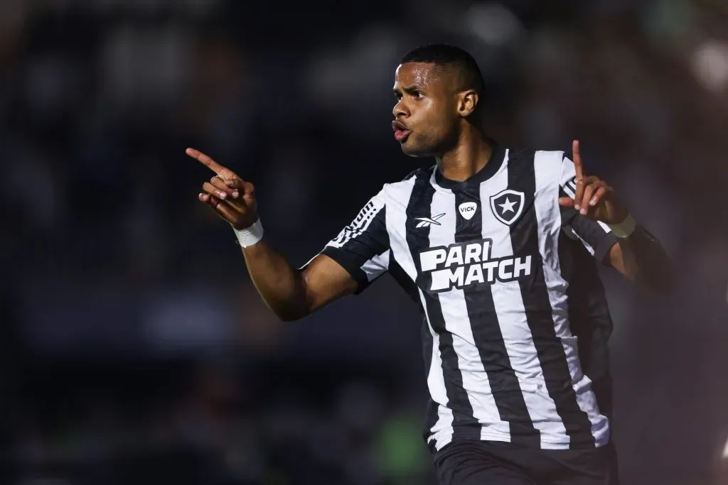 Júnior Santos em ação pelo Botafogo (Photo by Lucas Figueiredo/Getty Images)