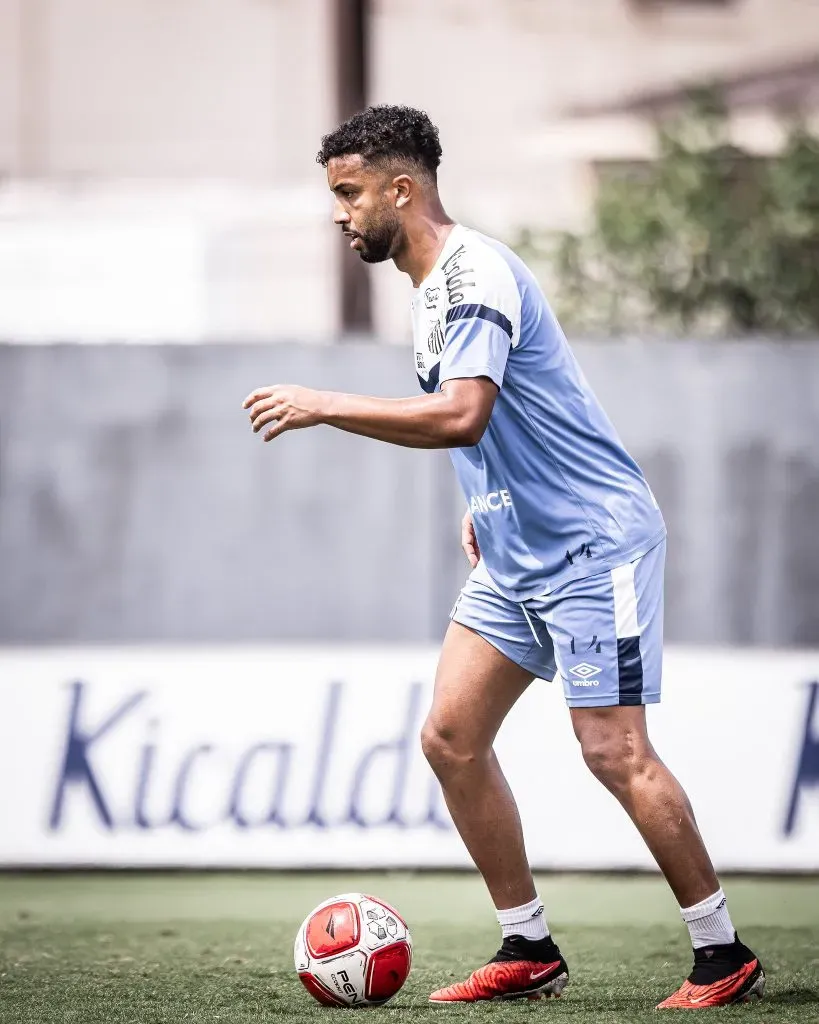 Jorge no CT Rei Pelé em treino pelo Santos. Foto: Raul Baretta/ Santos FC
