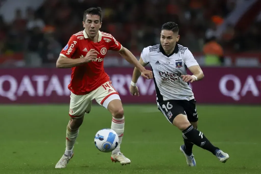 Carlos de Peña em ação pelo Internacional. (Photo by Fernando Alves/Getty Images)