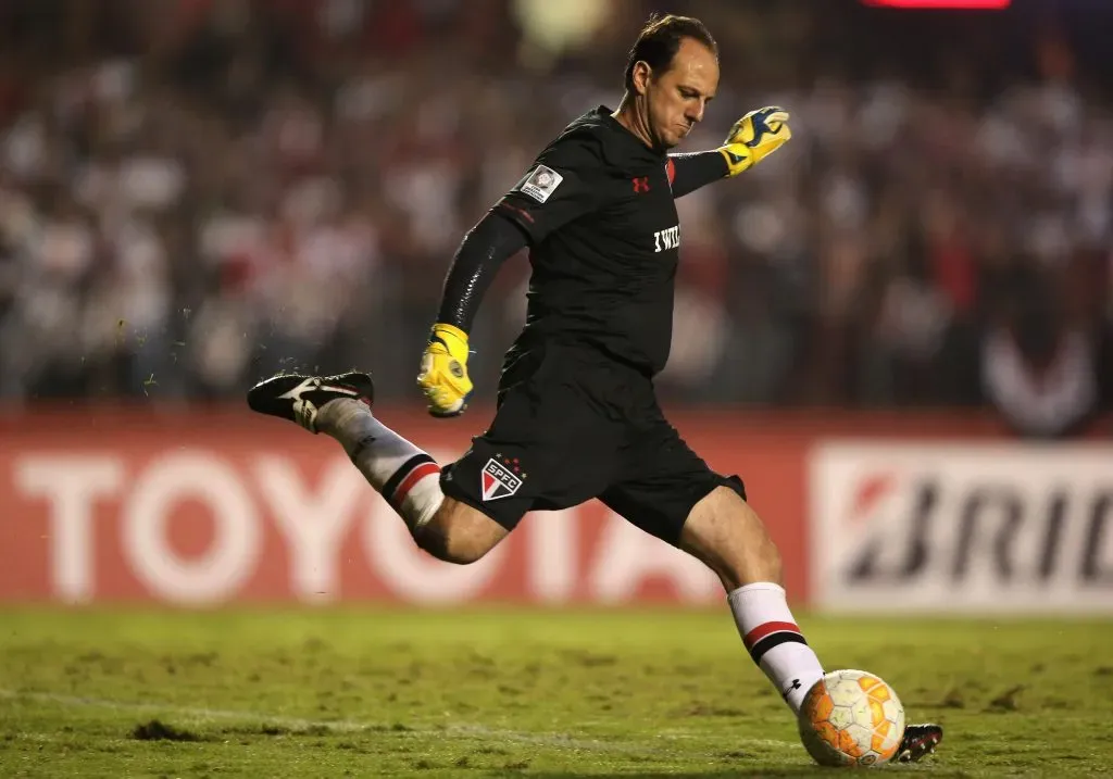 Rogério Ceni mesmo aposentado ainda lidera a artilharia do São Paulo com Luis Fabiano. (Photo by Friedemann Vogel/Getty Images)
