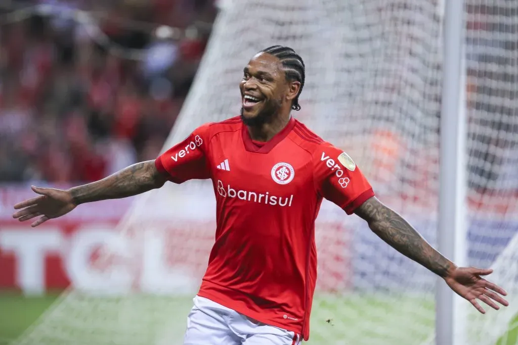 Luiz Adriano deve atuar em Salvador (Foto: Fernando Alves/Getty Images)