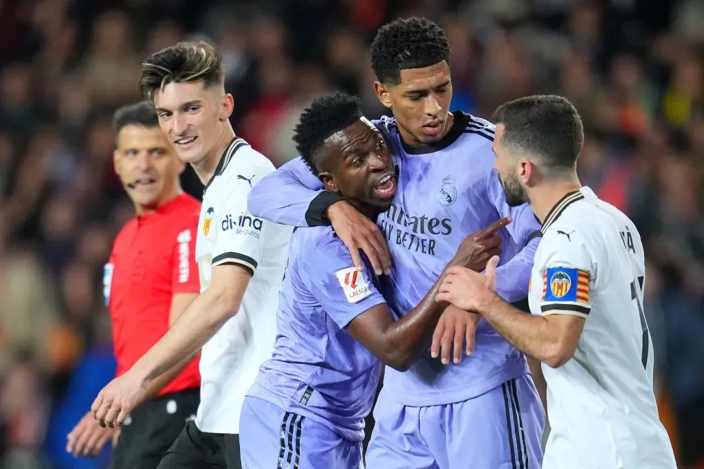 Vini Jr marca dois diante do Valencia, no Mestalla. Foto: Aitor Alcalde/Getty Images