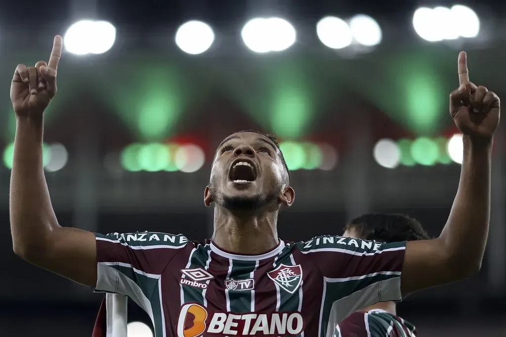 David Braz comemora gol pelo Fluminense, no Maracanã. Foto: Buda Mendes/Getty Images