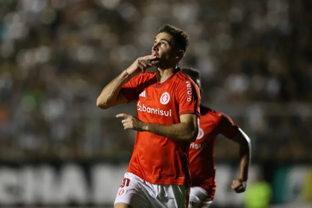 Alario em ação pelo Internacional. Foto: Marlon Costa/AGIF