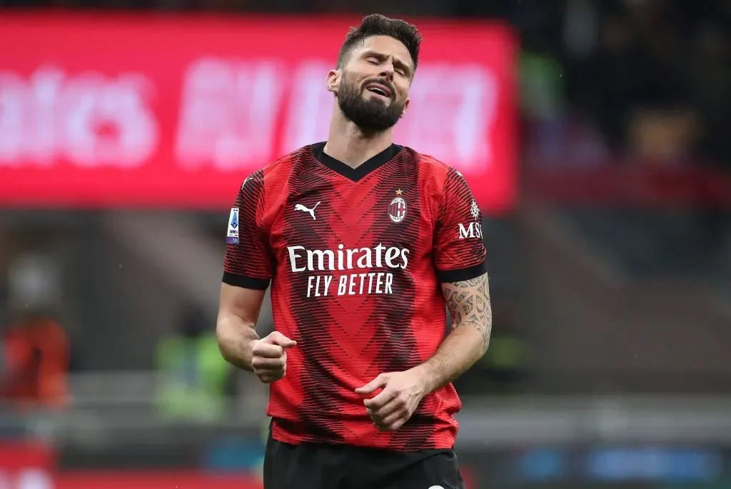 Botafogo tentou Giroud, mas sem acordo. (Photo by Marco Luzzani/Getty Images)