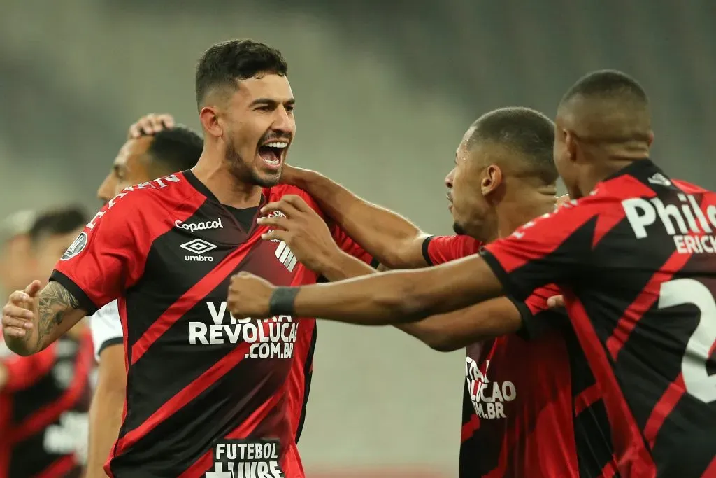 Furacão não faz jogo fácil pelo zagueiro Pedro Henrique. Foto: Rodolfo Buhrer-Pool/Getty Images