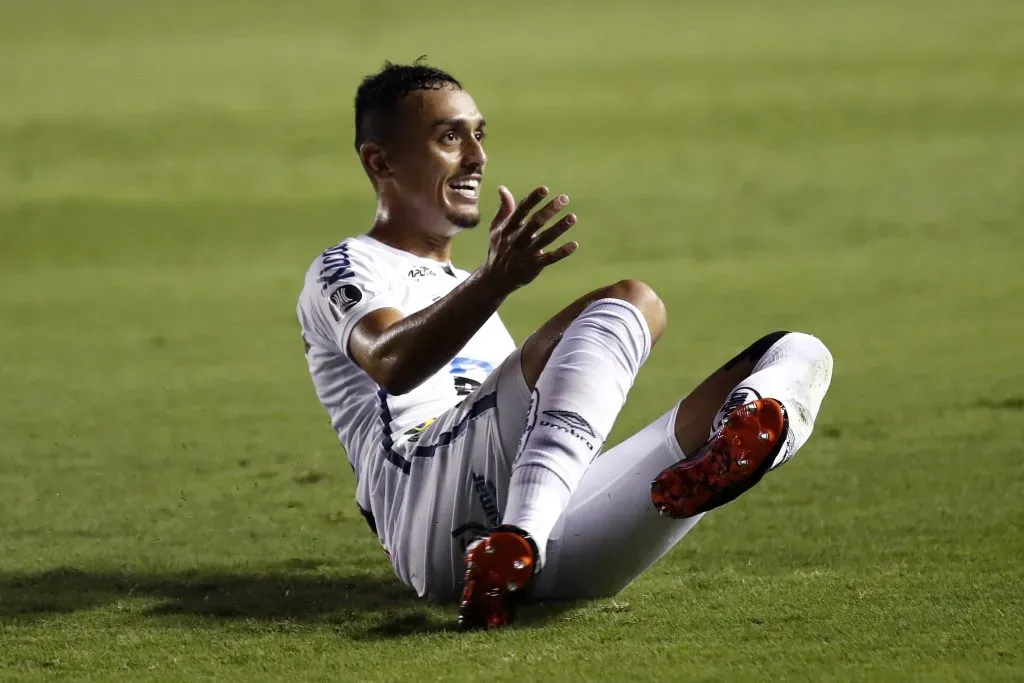 Torcida aprova retorno de Diego Pituca. Foto: Sebastiao Moreira-Pool/Getty Images