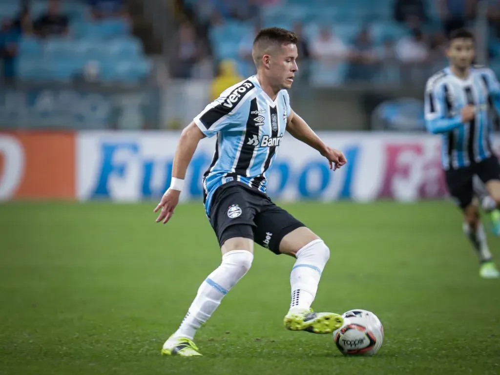 Meia está deixando o Grêmio em definitivo (Foto: Maxi Franzoi/AGIF)