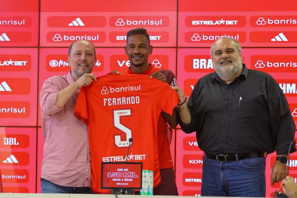 O volante é o novo camisa 5 do Colorado (Foto: Ricardo Duarte/Internacional/Divulgação)