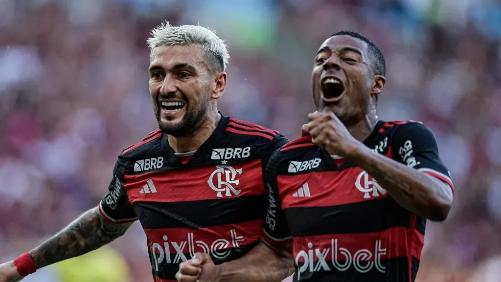 Flamengo na frente Pesquisa aponta as 14 maiores torcidas do futebol brasileiro. Foto: Thiago Ribeiro/AGIF