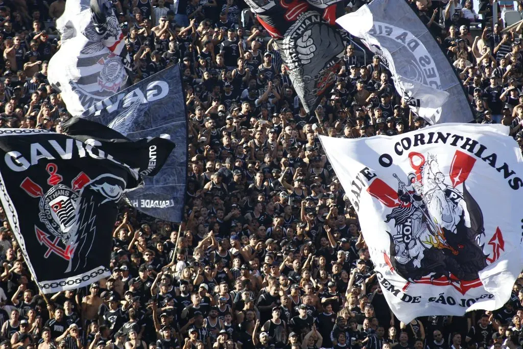 Torcida do Corinthians é a maior do sudeste. (Photo by Miguel Schincariol/Getty Images)