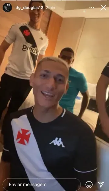 Richarlison com a camisa do Vasco | Foto: Reprodução/Instagram/Douglas Luiz