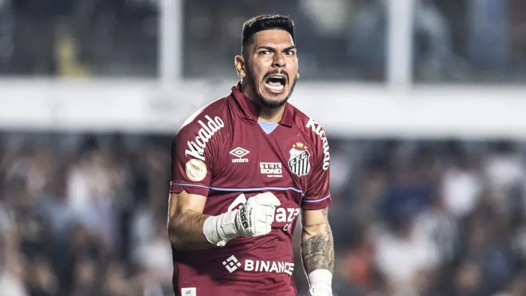 João Paulo é procurado para trocar o Santos por um dos favoritos ao título do Brasileirão. Foto: Abner Dourado/AGIF