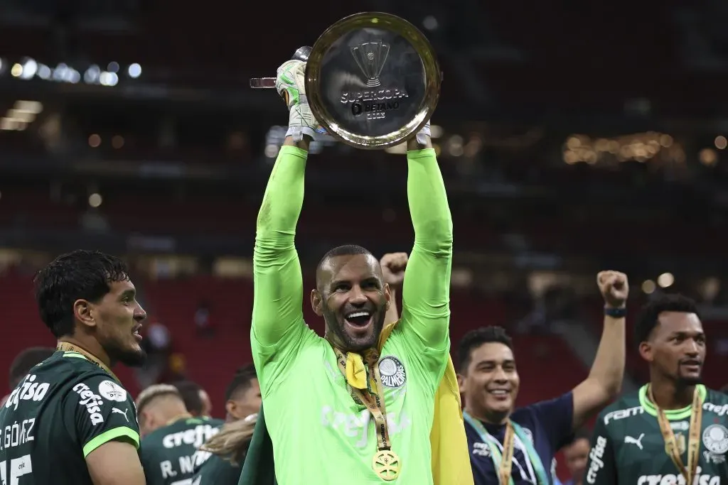 Goalkeeper Weverton of Palmeiras . (Photo by Buda Mendes/Getty Images)