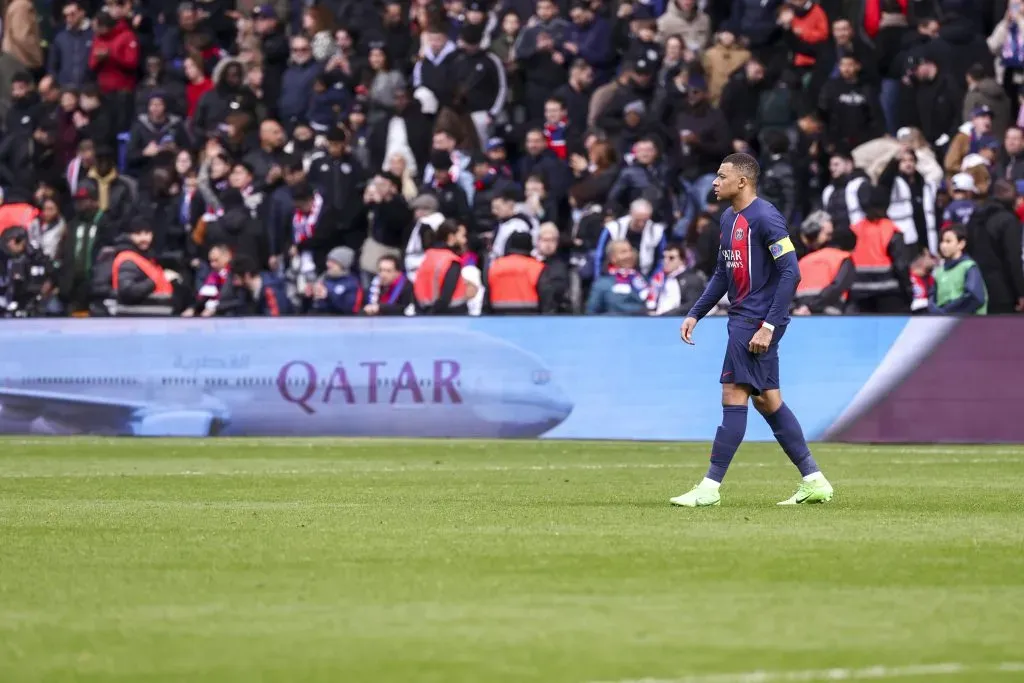 Mbappé em ação pelo PSG. (Photo by Catherine Steenkeste/Getty Images for Qatar Airways)