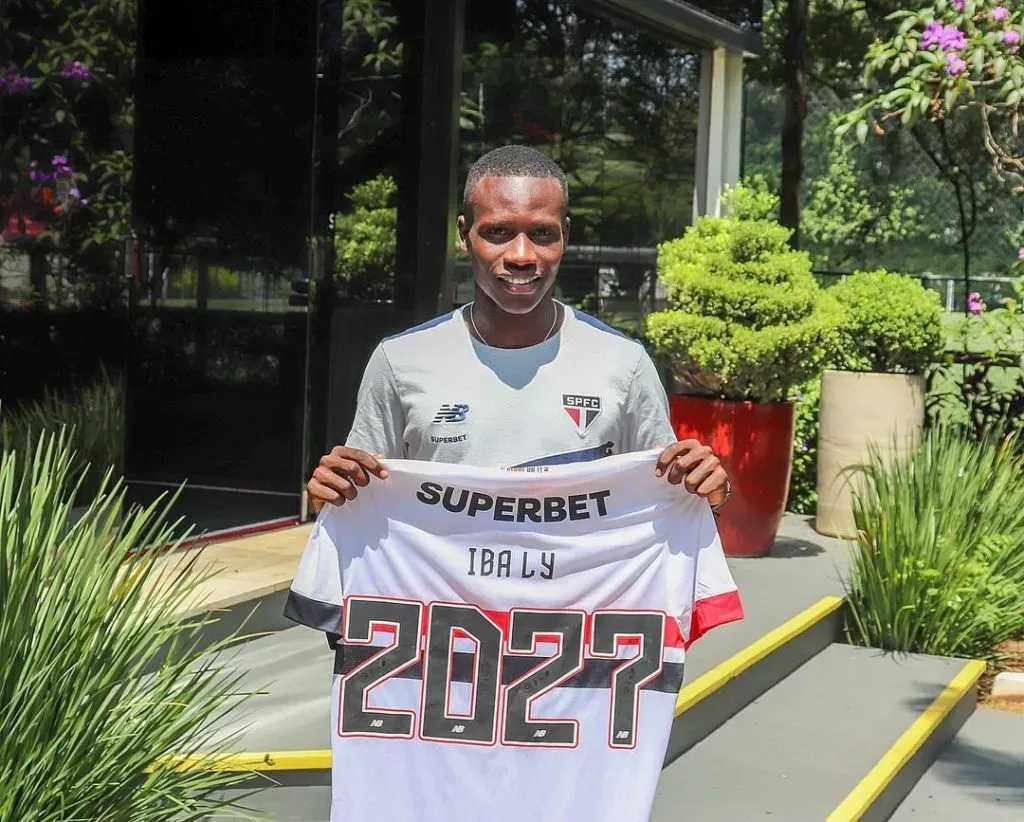 Iba Ly acerta renovação até 2027 | Foto: Divulgação/saopaulofc