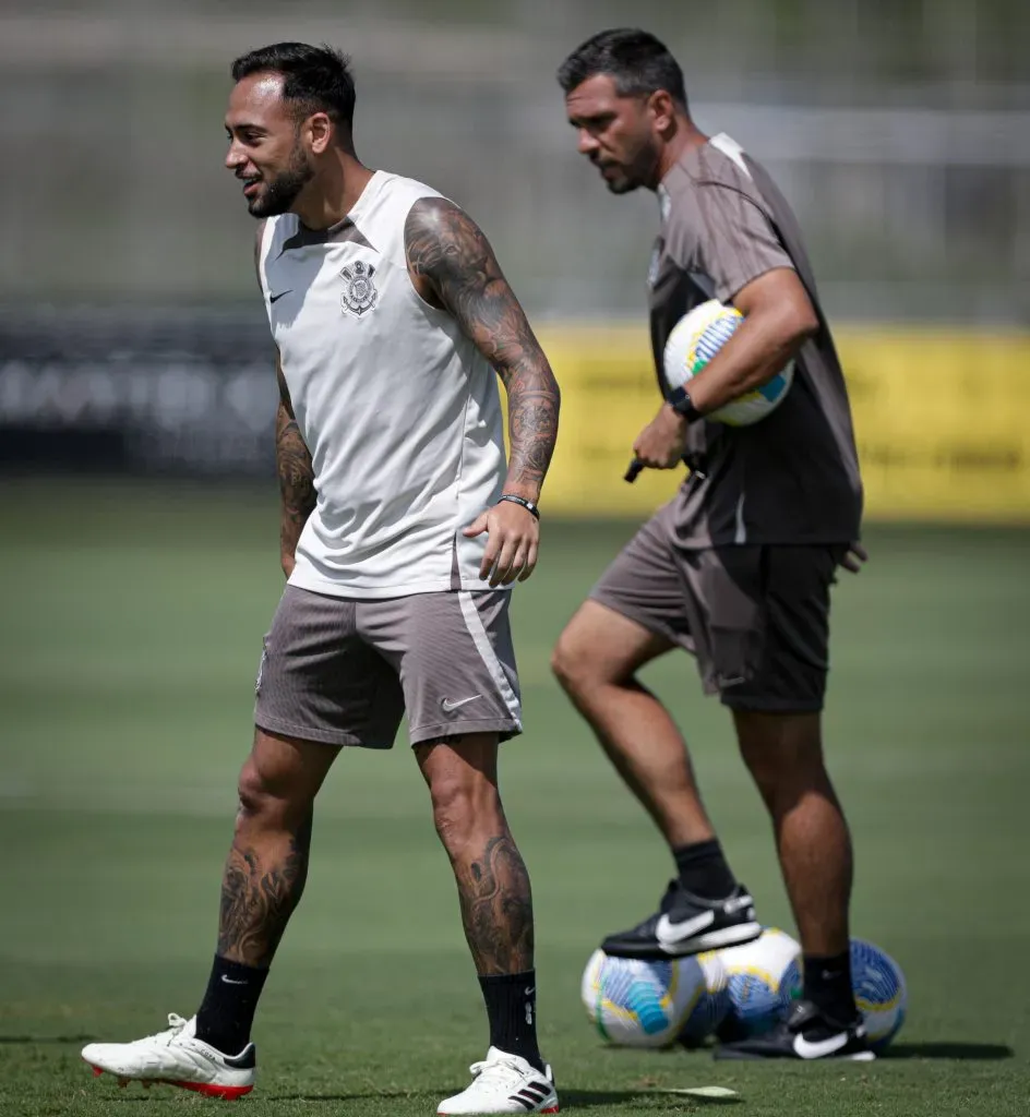 Foto: Rodrigo Coca/Agência Corinthians | Treino da manhã desta terça-feira (12/03/2024), no CT Dr. Joaquim Grava. Na foto: Maycon, Diego Favarin
