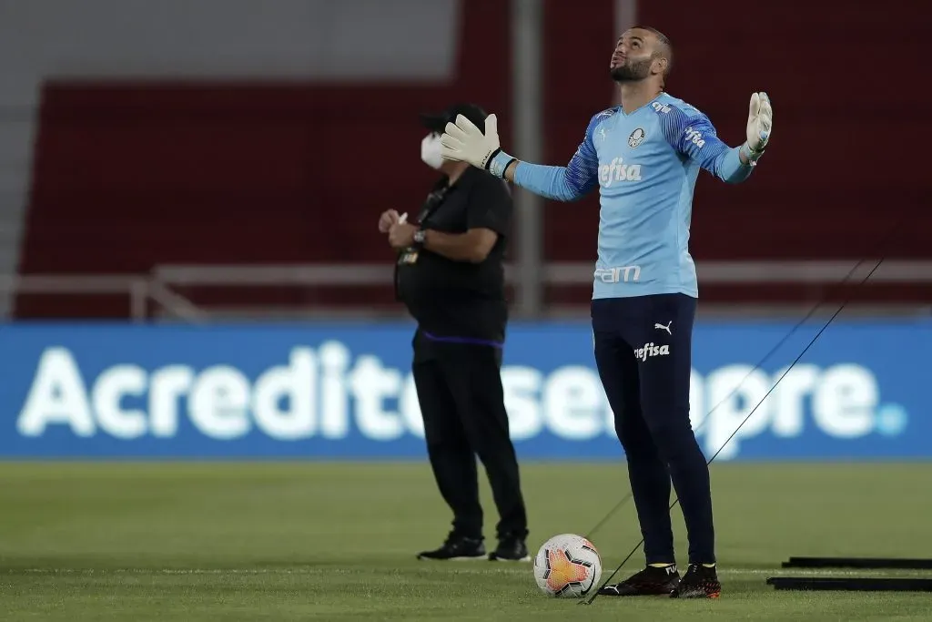 Goalkeeper Weverton do Palmeiras (Photo by Juan I. Roncoroni – Pool/Getty Images)