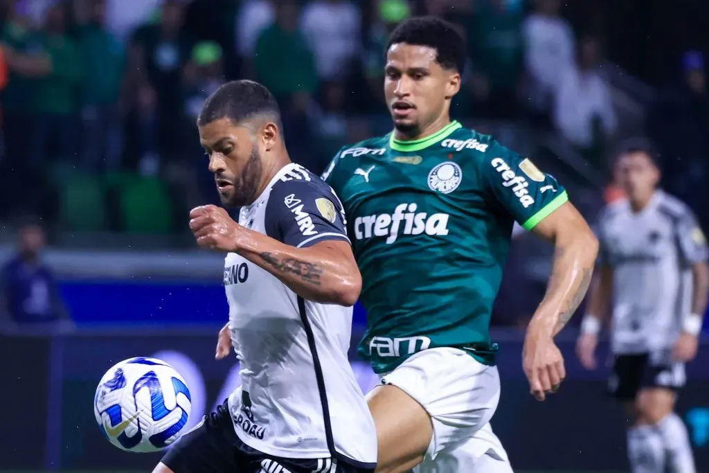 Murilo vs Hulk. Foto: Marcello Zambrana/AGIF