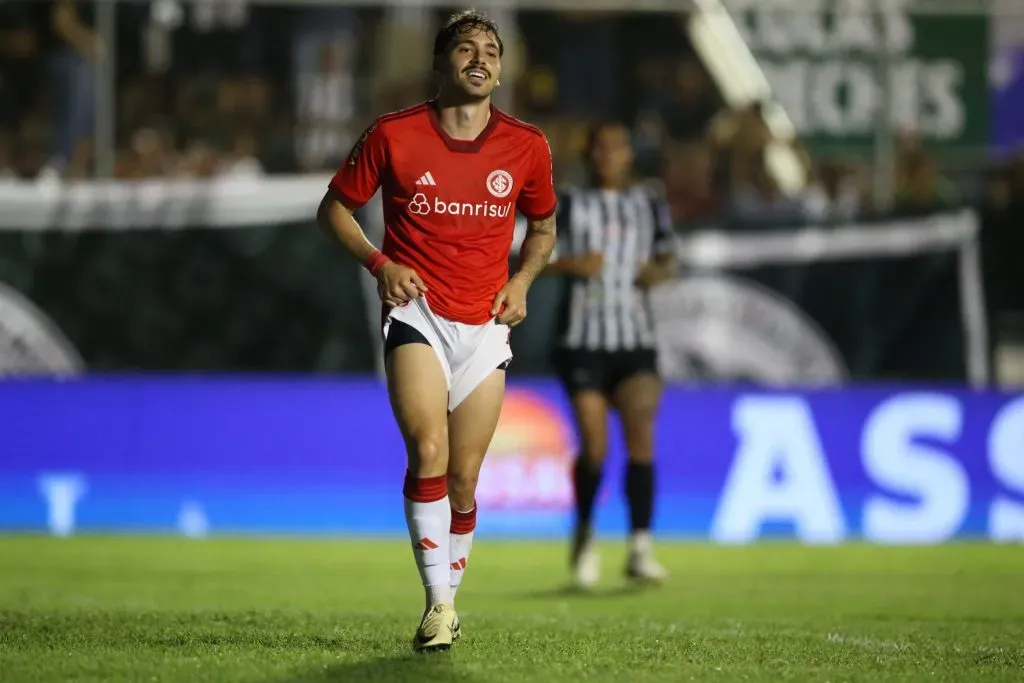 Maurício em ação pelo Inter. Foto: Marlon Costa/AGIF