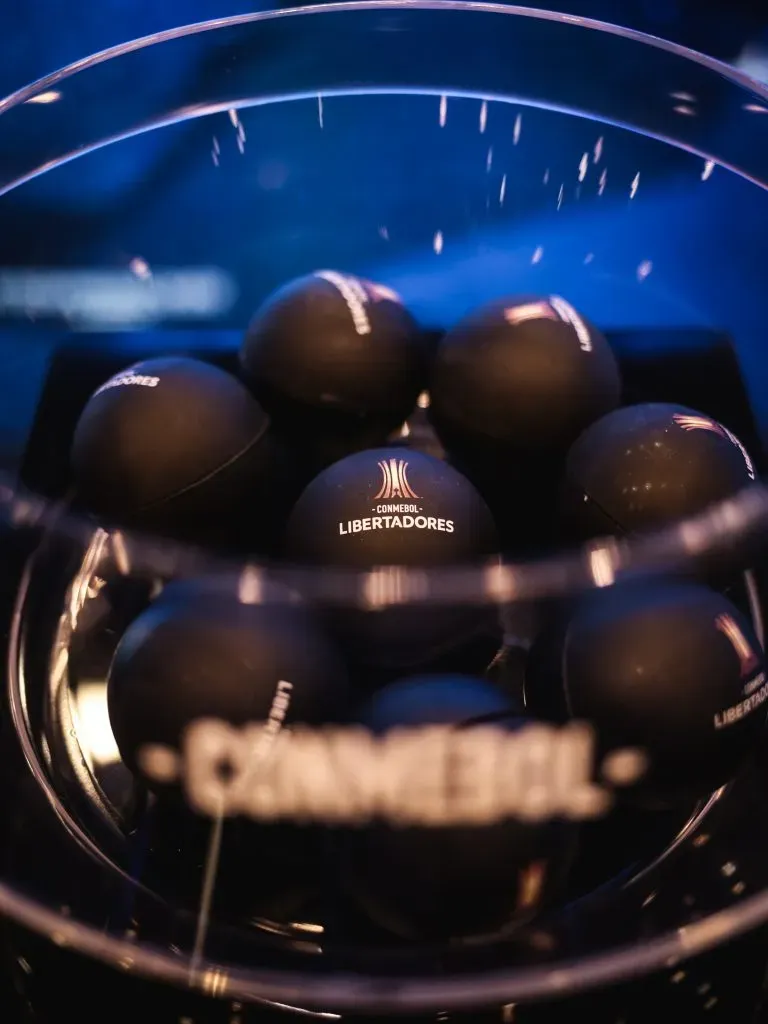 Foto do pote do sorteio Libertadores divulgada pela Conmebol nas redes sociais