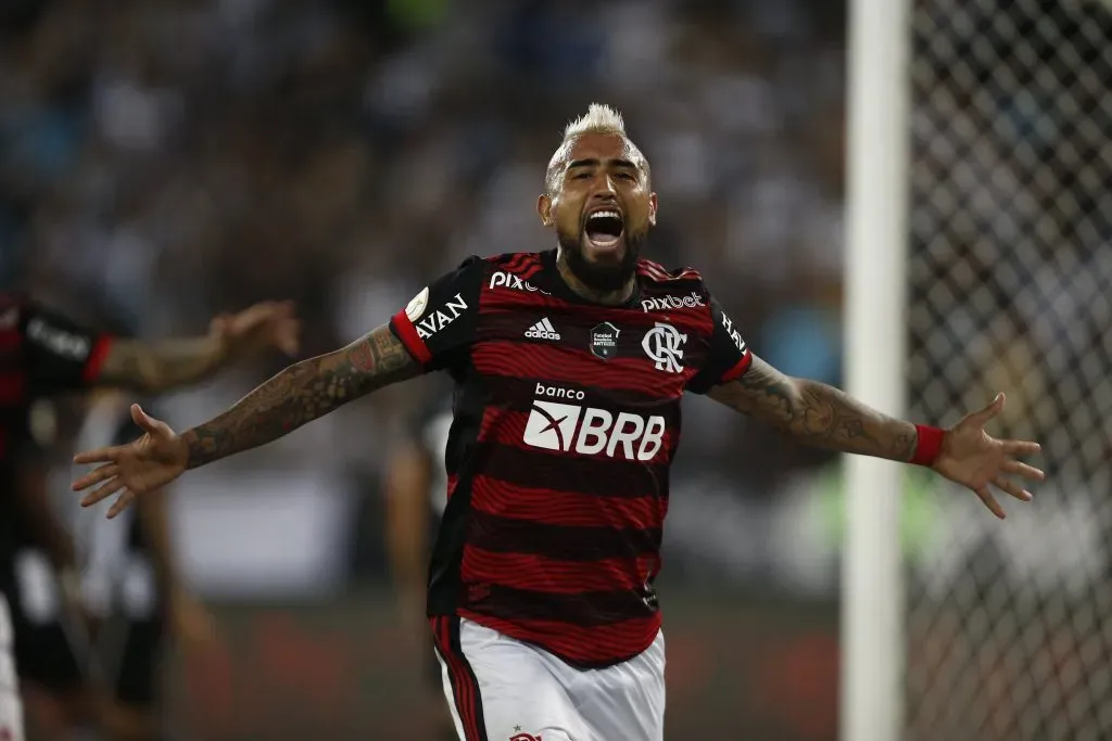 Vidal provocou o craque do Flu (Foto: Wagner Meier/Getty Images)