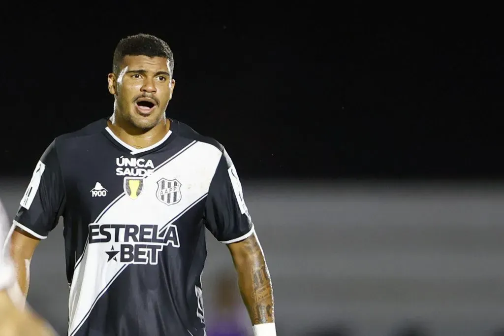 Jeh pela Ponte Preta. Foto: Thiago Calil/AGIF