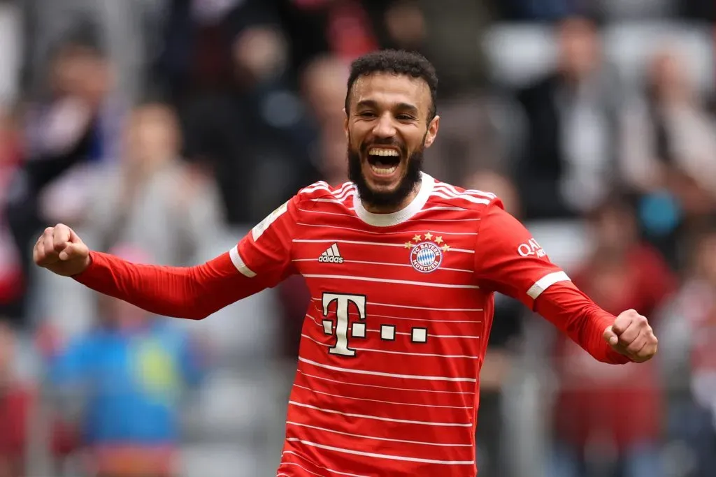 Mazraoui, lateral do Bayern – (Photo by Adam Pretty/Getty Images)