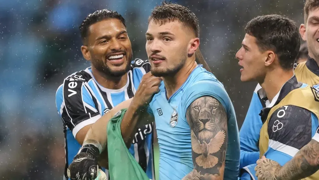 Grêmio surpreende e prepara a saída do goleiro Gabriel Grando. Foto: Pedro H. Tesch/AGIF