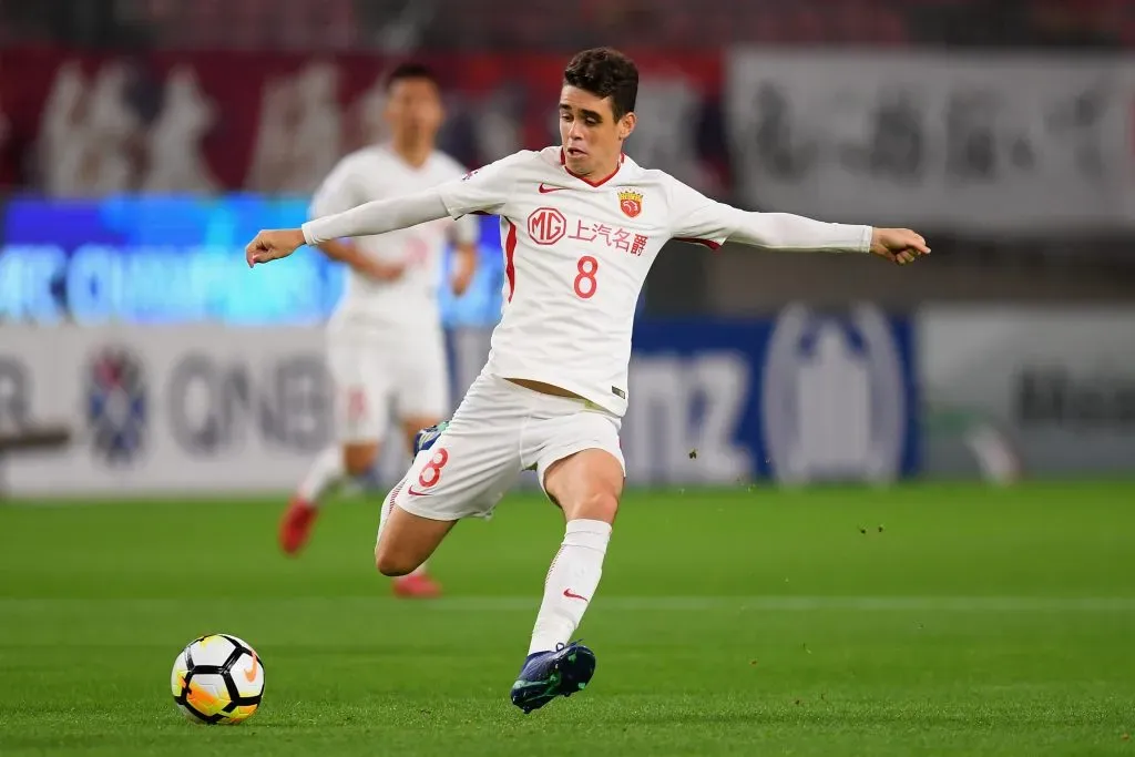 Oscar em ação no futebol chinês.  (Photo by Atsushi Tomura/Getty Images)