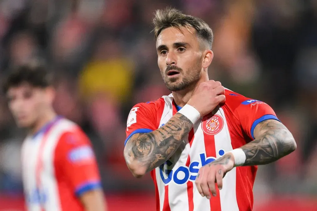 Aleix García enfrentando o Athletic Bilbao (Photo by David Ramos/Getty Images)