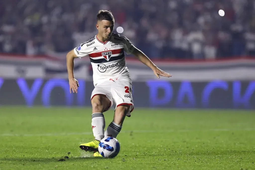 Giuliano Galoppo pelo São Paulo. (Photo by Ricardo Moreira/Getty Images)