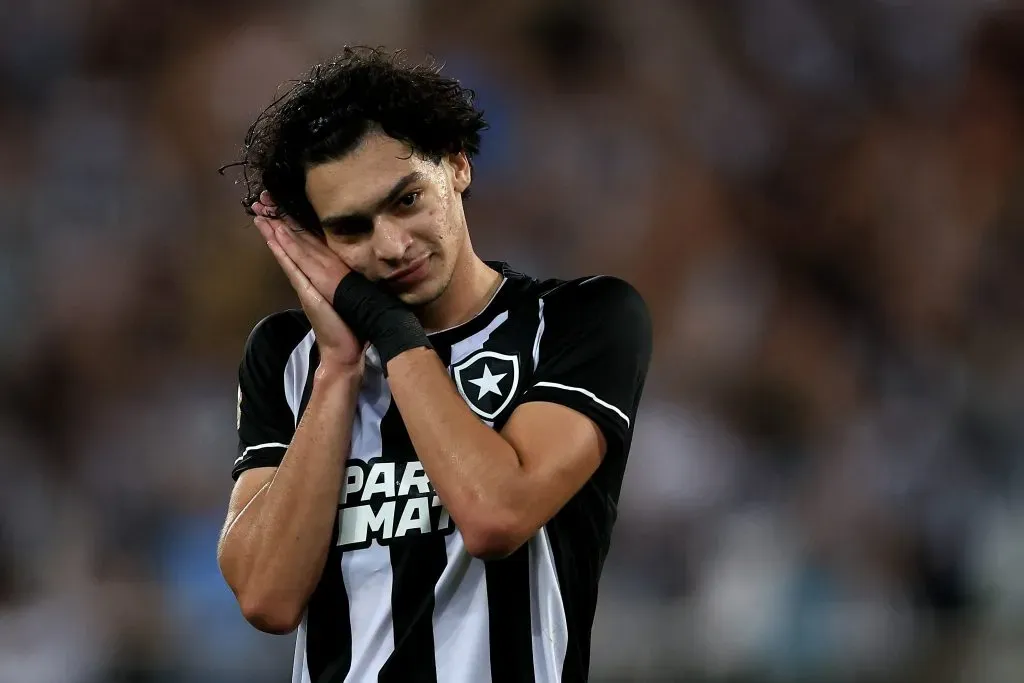 Matheus Nascimento celebrando gol pelo Botafogo. (Photo by Buda Mendes/Getty Images)