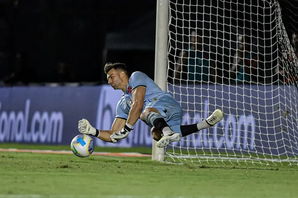Léo Jardim, goleiro do Vasco, foi convocado pela Seleção Brasileira | Foto: Thiago Ribeiro/AGIF