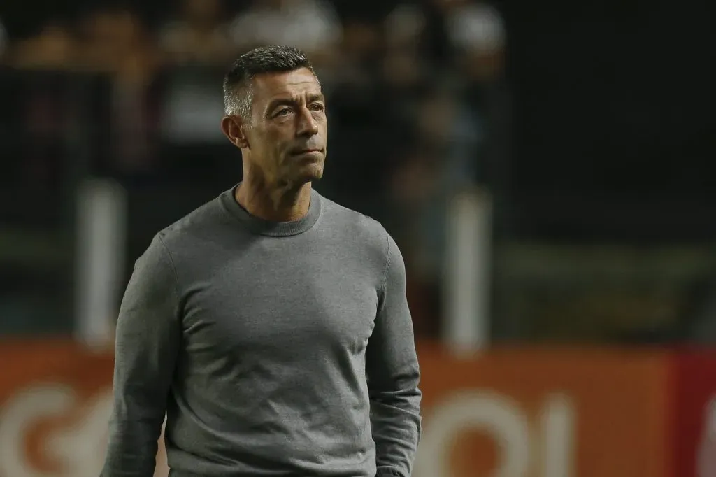 Pedro Caixinha em partida contra o São Paulo. (Photo by Ricardo Moreira/Getty Images)