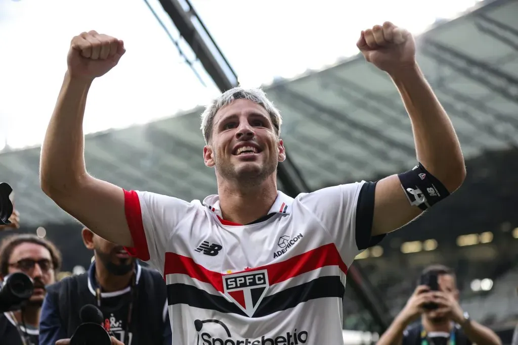 Centroavante revelou prazo para voltar a atuar pelo São Paulo (Foto: Gilson Lobo/AGIF)