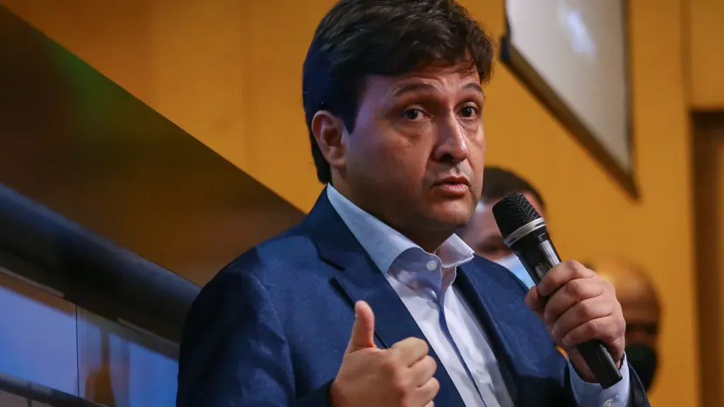 Presidente do Grêmio explicou situação do uruguaio (Foto: Lucas Uebel / Grêmio / Divulgação)