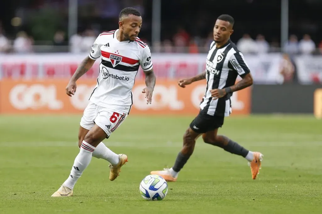 Wellington contra o Botafogo no Campeonato Brasileiro. (Photo by Ricardo Moreira/Getty Images)