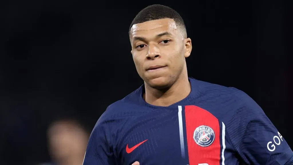 Real Madrid Fabrizio Romano revela qual será o salário de Mbappé no clube meregue. (Photo by Alex Pantling/Getty Images)