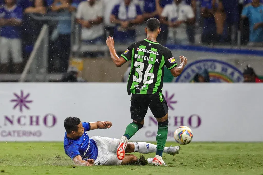 Jogador no duelo diante do Cruzeiro. Foto: Gilson Lobo/AGIF