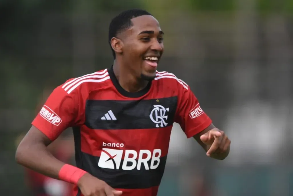 Lorran celebrando gol pelo Flamengo. Foto: Paula Reis/Flamengo