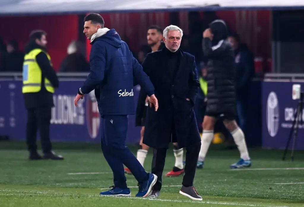 José Mourinho em partida contra o Bologna. (Photo by Alessandro Sabattini/Getty Images)