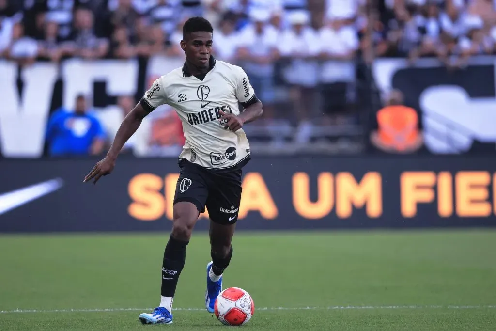 Félix Torres em ação pelo Corinthians. Foto: Ettore Chiereguini/AGIF