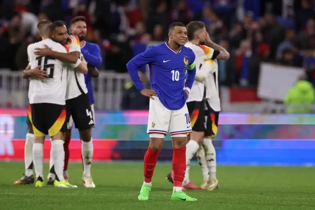 Mbappé em campo contra a Alemanha, em amistoso internacional (Foto: Alexander Hassenstein/Getty Images)